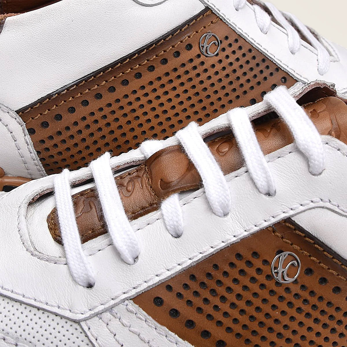 Sneakers blancos de piel pintadas a mano