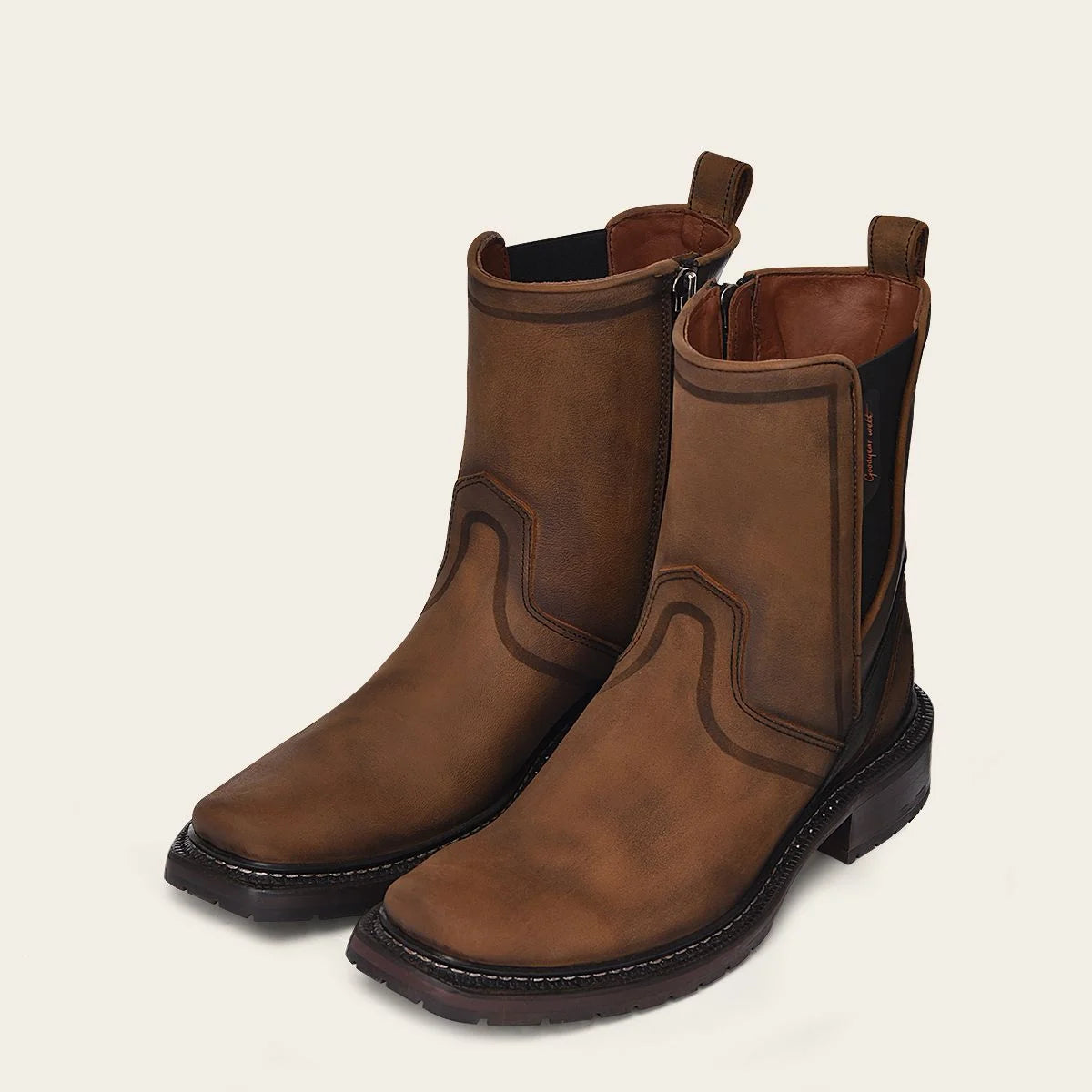 Brown urban boots with matte finish and rubber sole