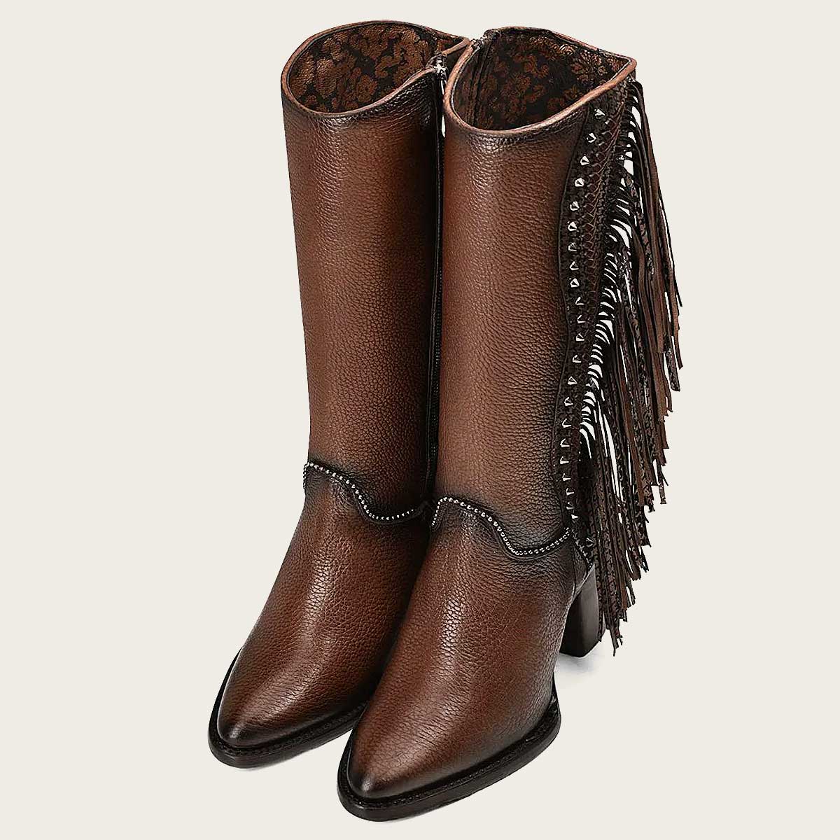 Braiding brown leather boots, in bovine leather.