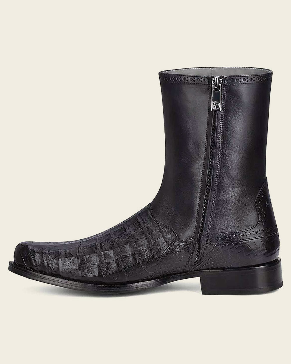 Black leather boots: Embrace sophistication & comfort with Cuadra.