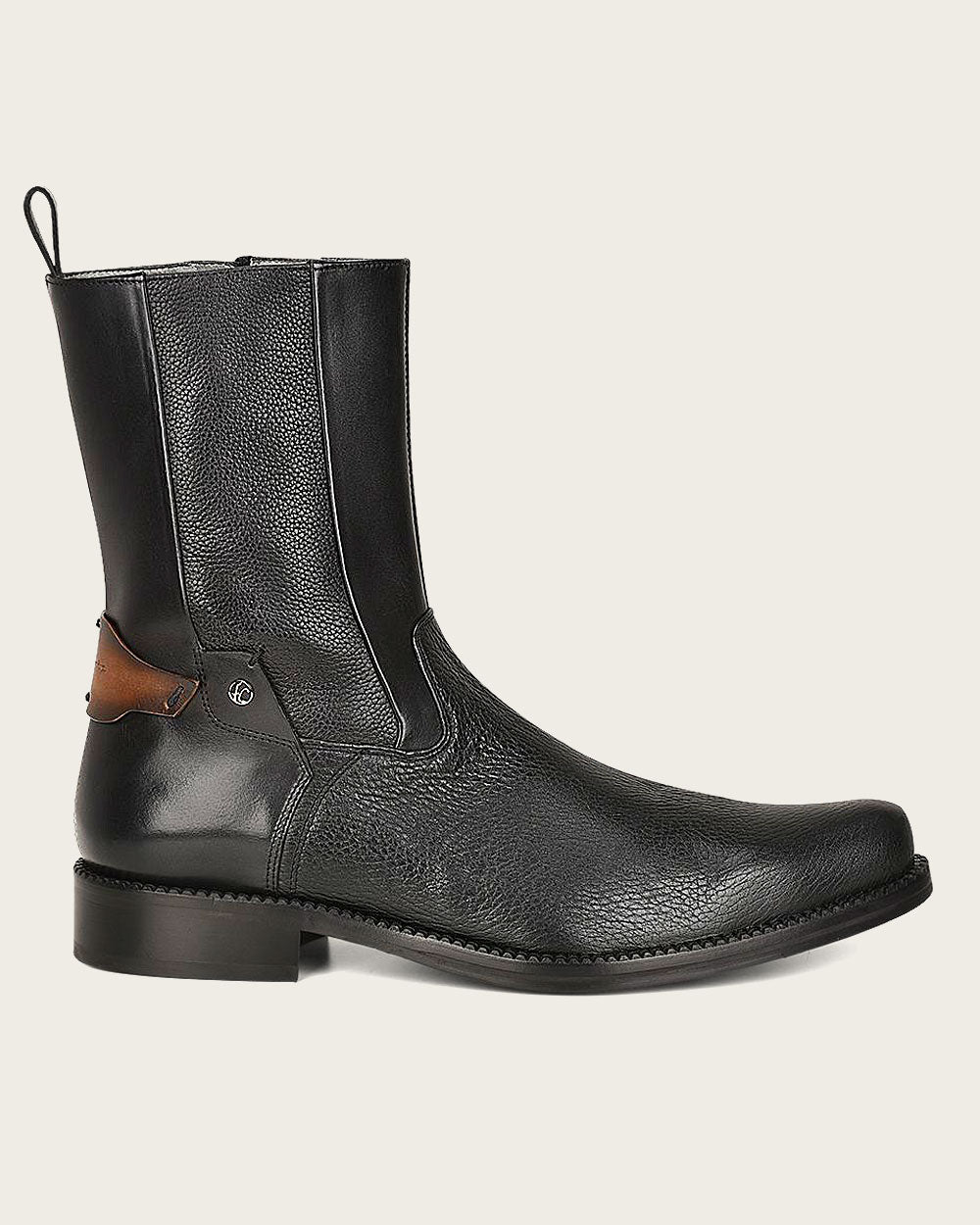 Black Deer Leather Boots: All-terrain elegance by Cuadra. 