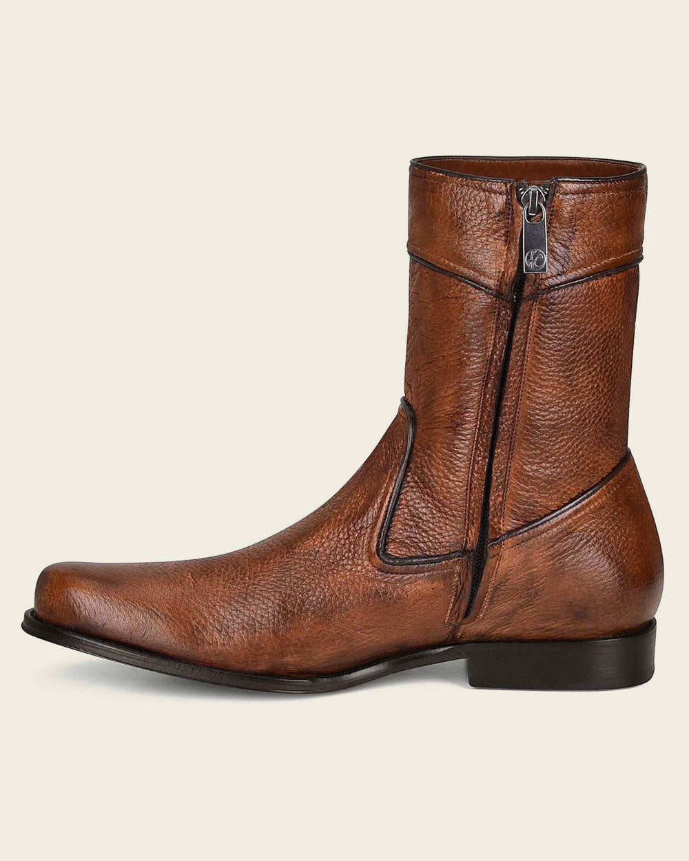 Premium leather:&nbsp;Our boots are carefully crafted from genuine deer leather, known for its unique softness and elasticity. This leather type allows your footwear to adapt to the unique contours of your feet, ensuring a unique fit for optimum comfort.