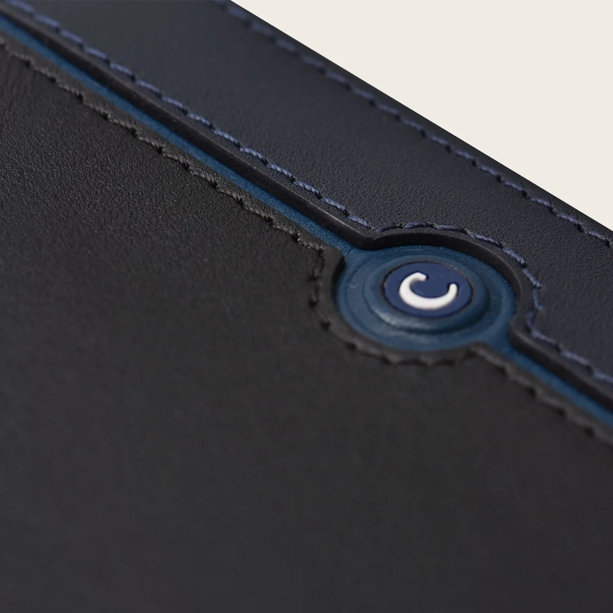 Black bovine leather wallet with Cuadra monogram