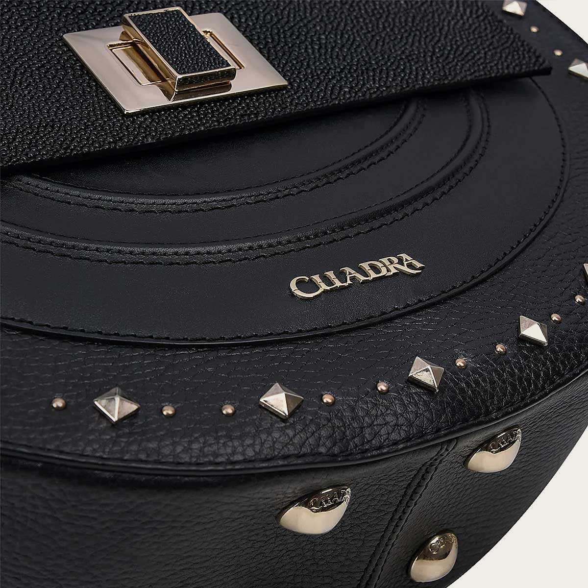 The top of the bag has a secure closure carefully designed with a metal clasp that includes a stingray leather appliqué and magnet application,
