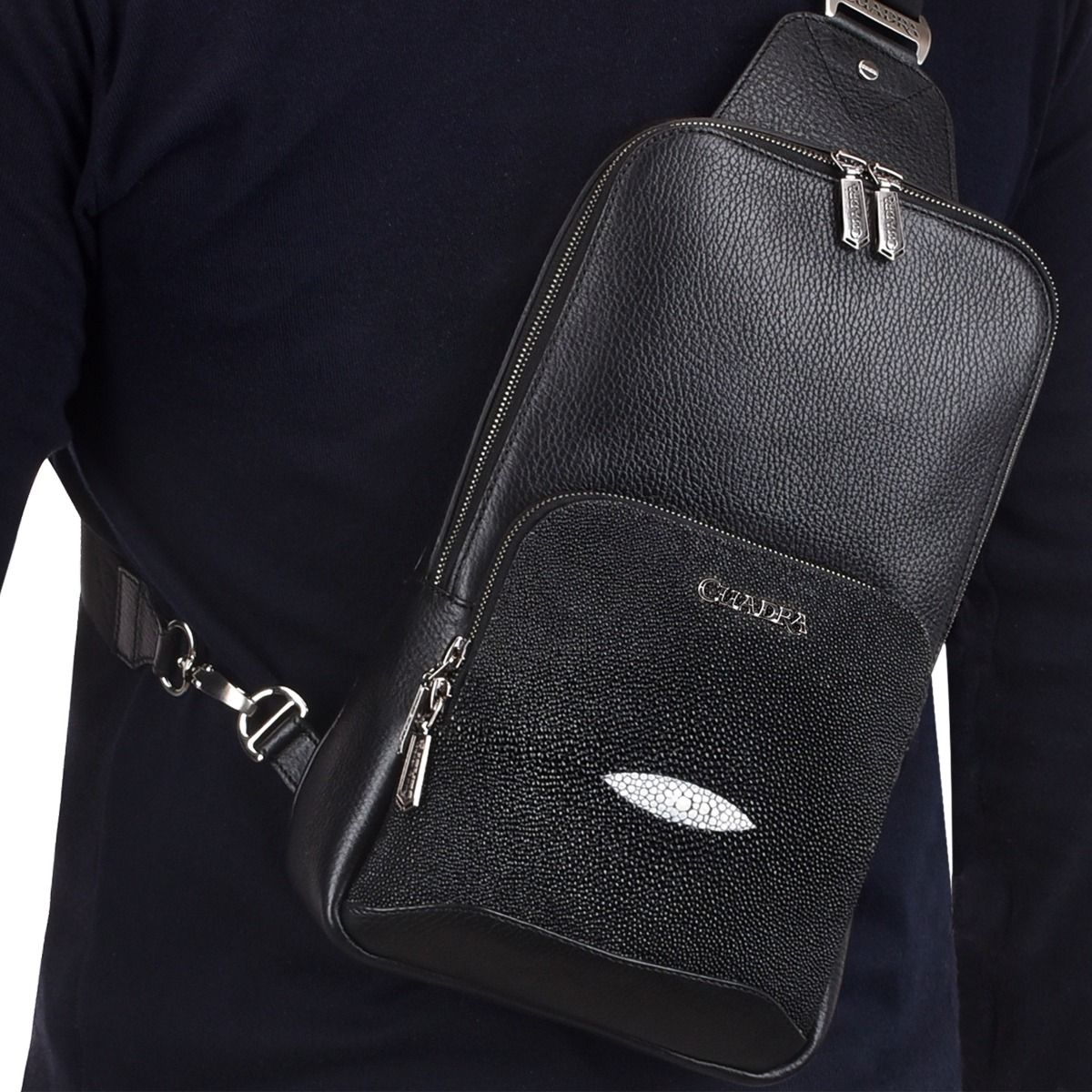 Black leather shoulder bag, Hardware and Cuadra logo in nickel color.